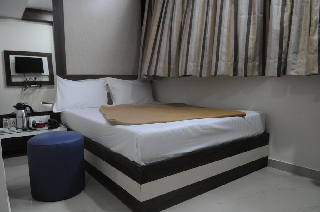 Oyo Hotel Sree Balaji Residency Ahmadábád Pokoj fotografie