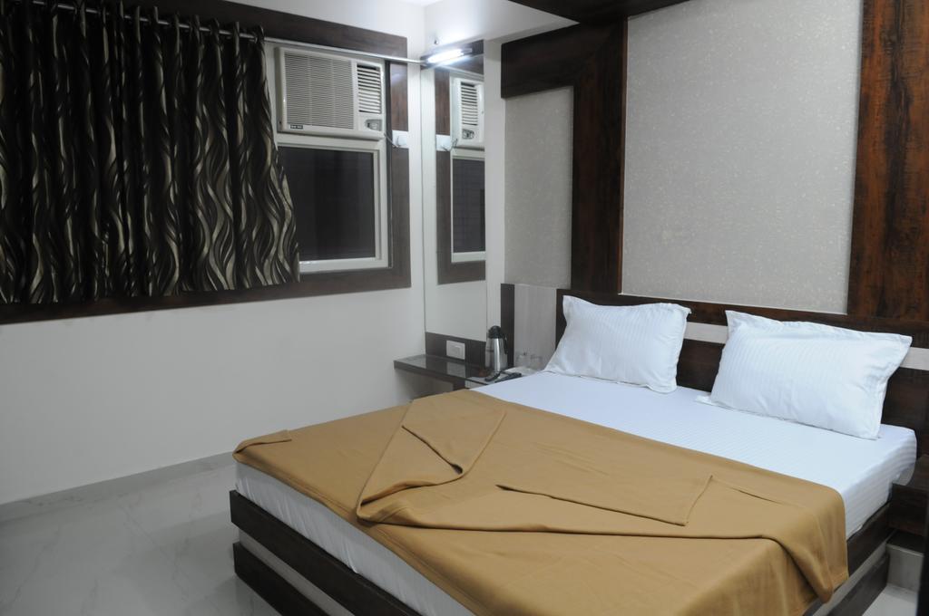 Oyo Hotel Sree Balaji Residency Ahmadábád Pokoj fotografie